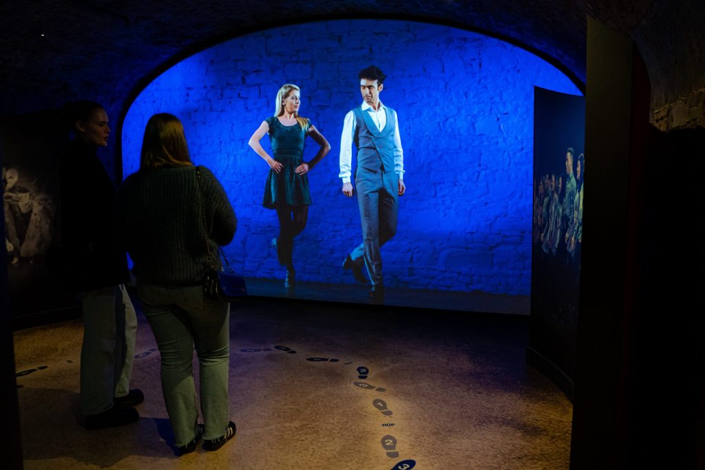 EPIC Múzeum: Hogyan váltja fel a vetítővásznat az Okos Projektorfesték